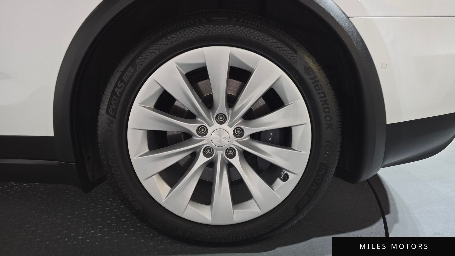 Tesla Model X 2018 — миниатюра 7