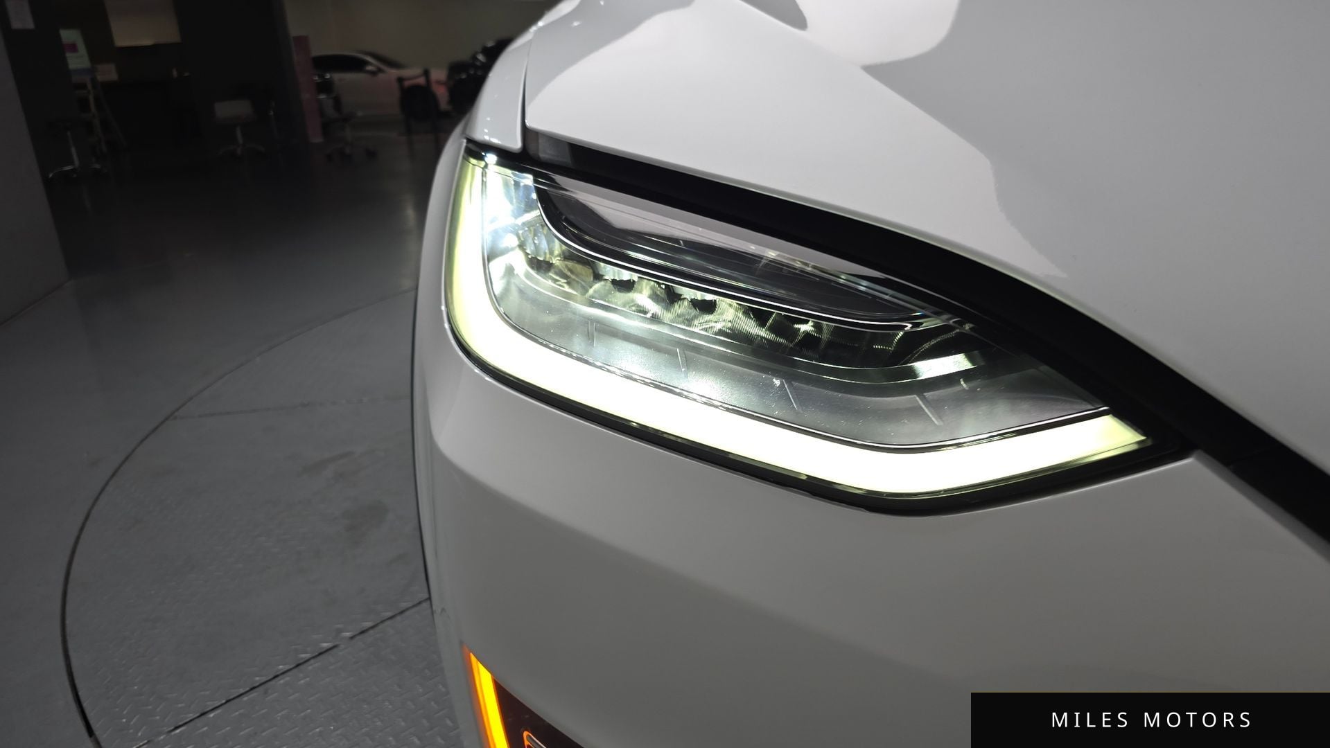 Tesla Model X 2018 — миниатюра 8