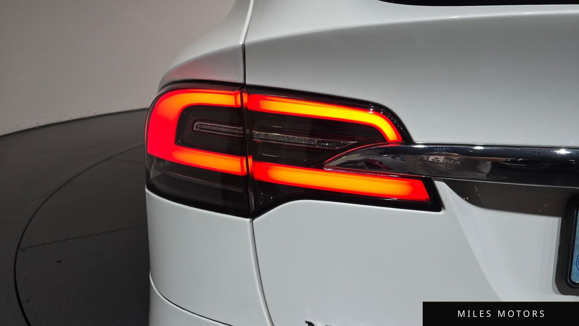 Tesla Model X 2018 — миниатюра 9