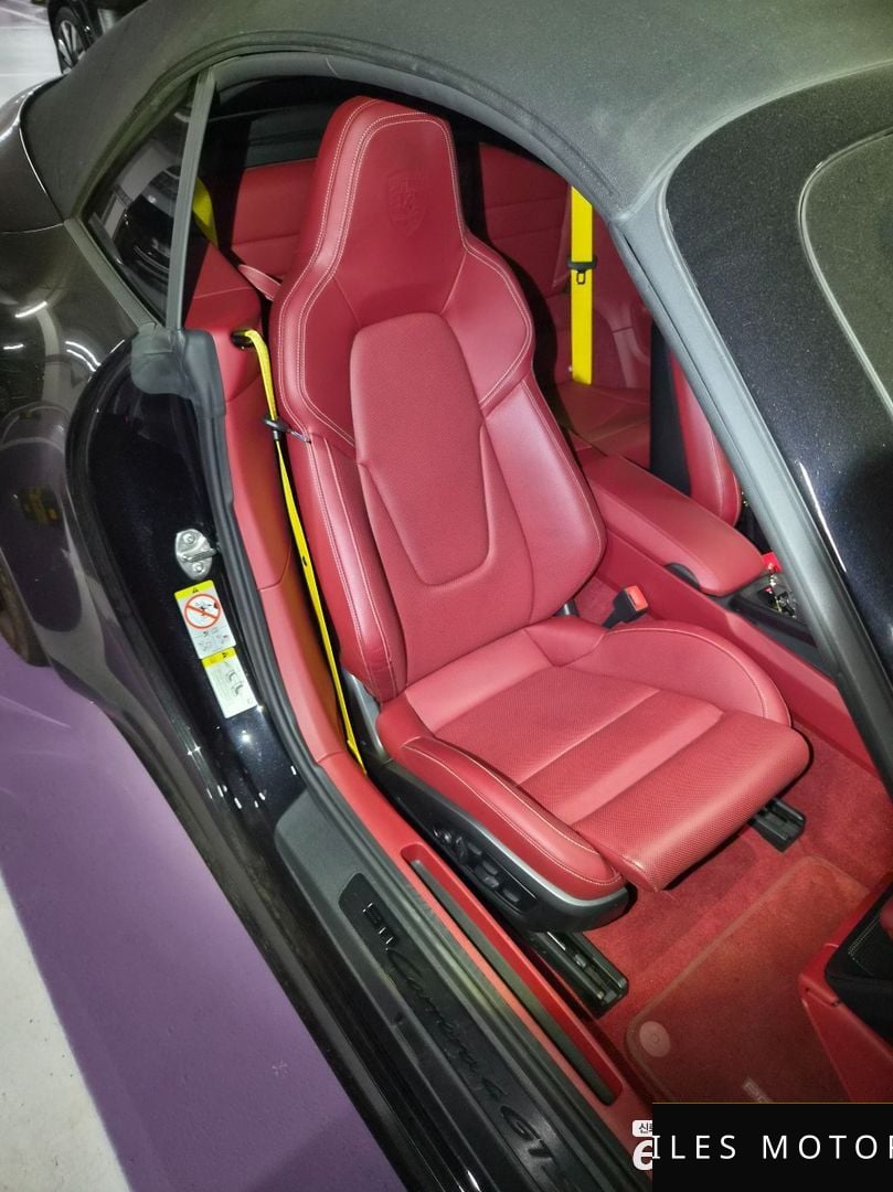 Porsche 911 (992) 2022 — миниатюра 8