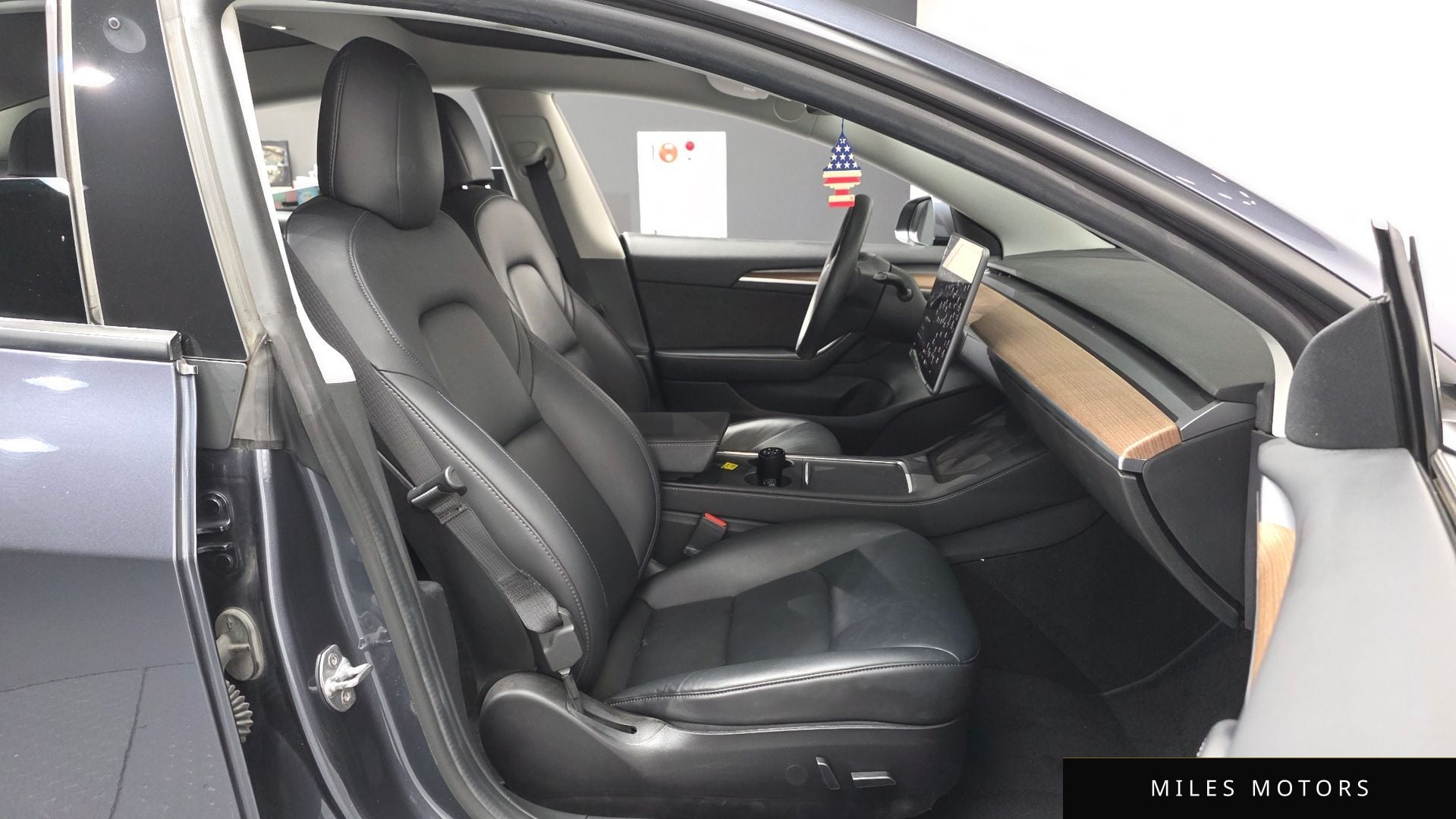 Tesla Model 3 2021 — миниатюра 11
