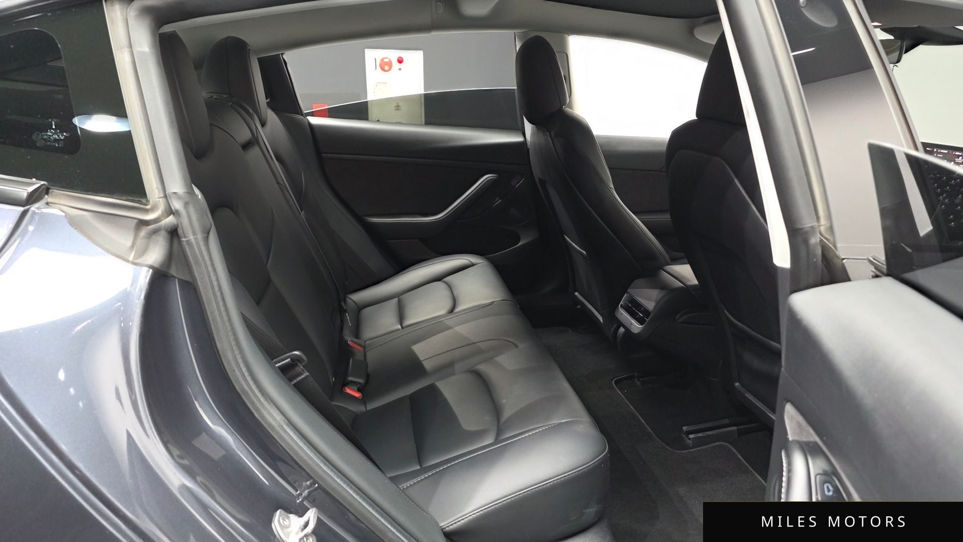 Tesla Model 3 2021 — миниатюра 12
