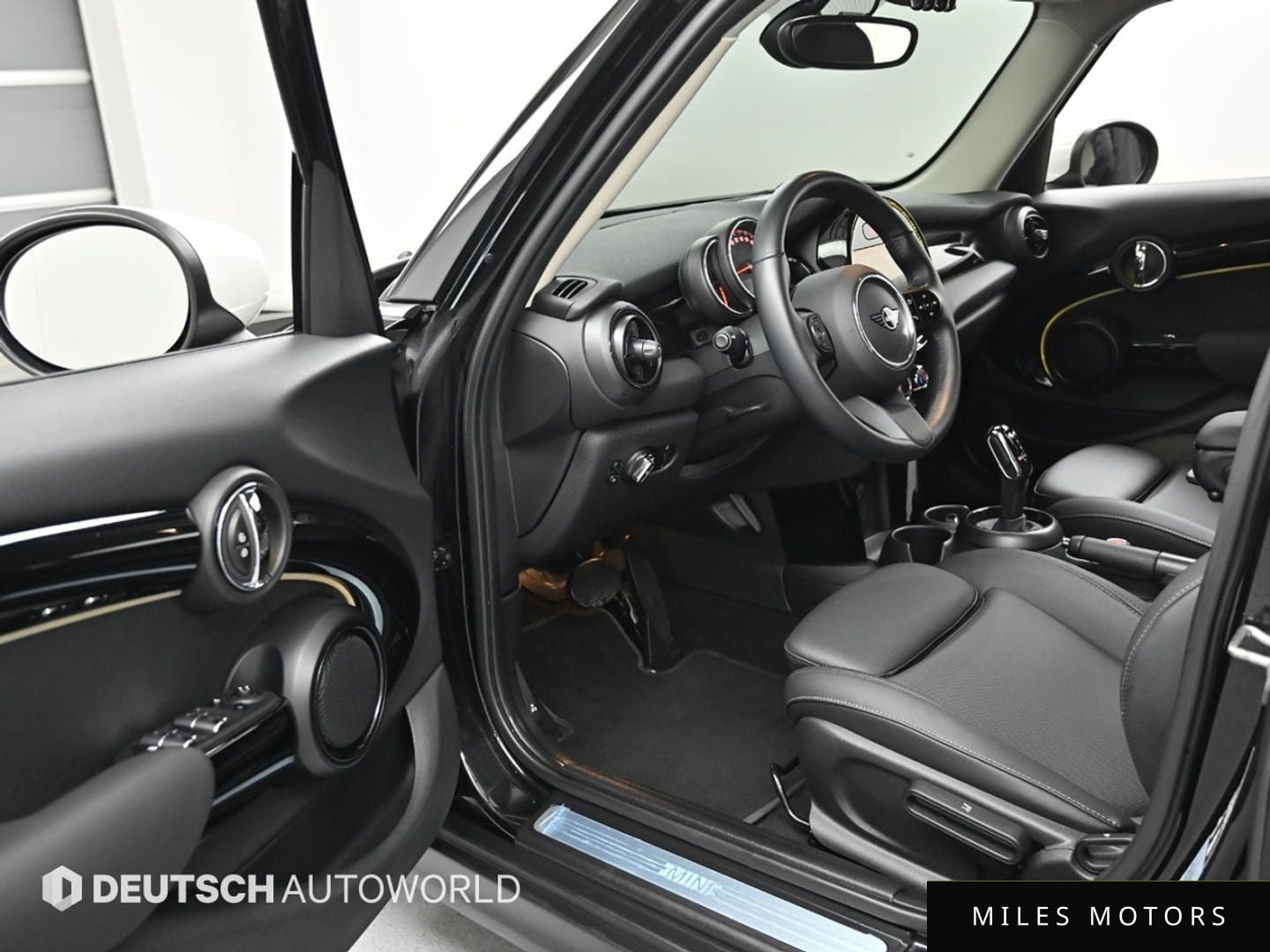 MINI Cooper 2023 — миниатюра 6