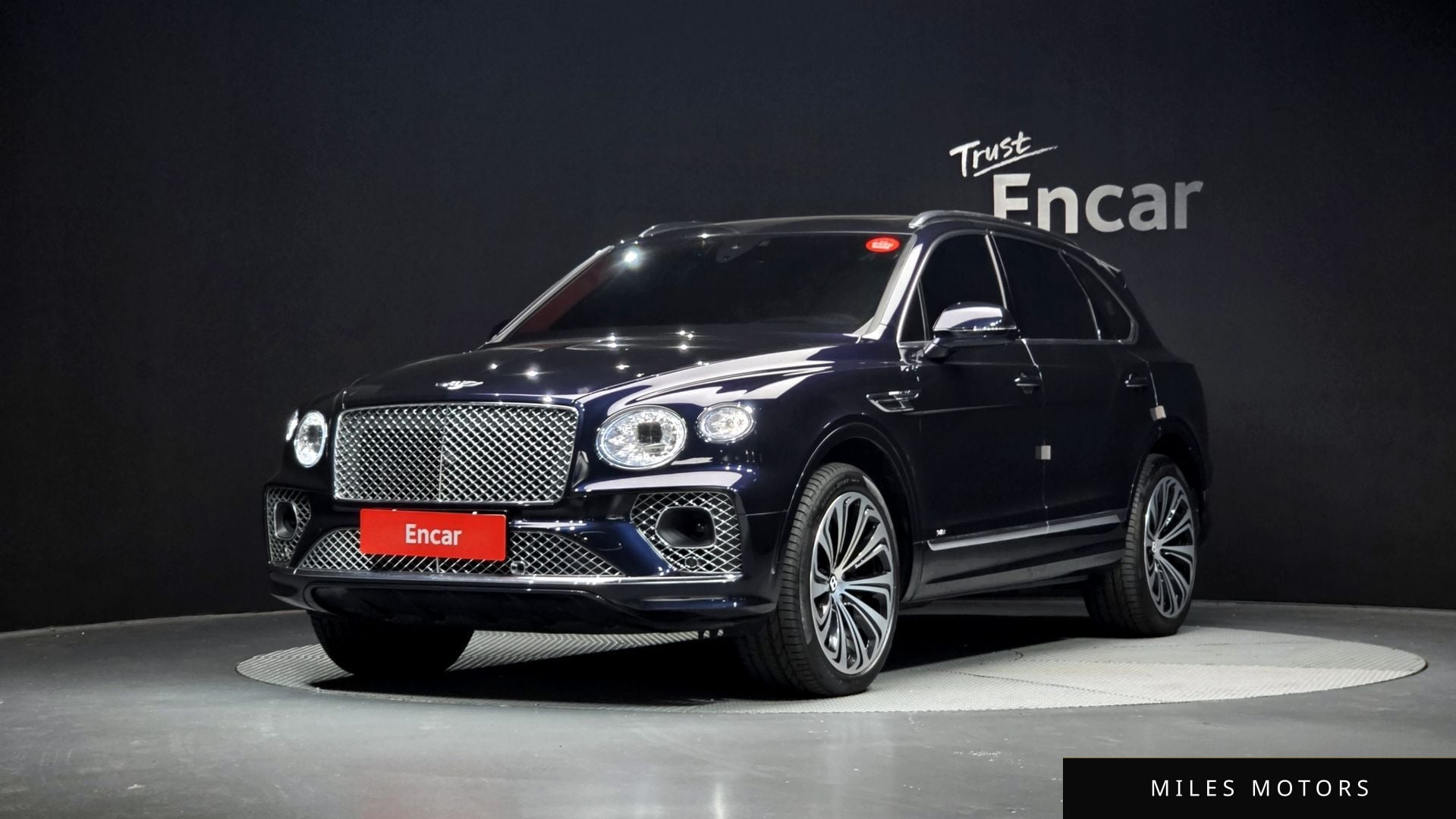 Bentley Bentayga 2022 — фото 1 из 12