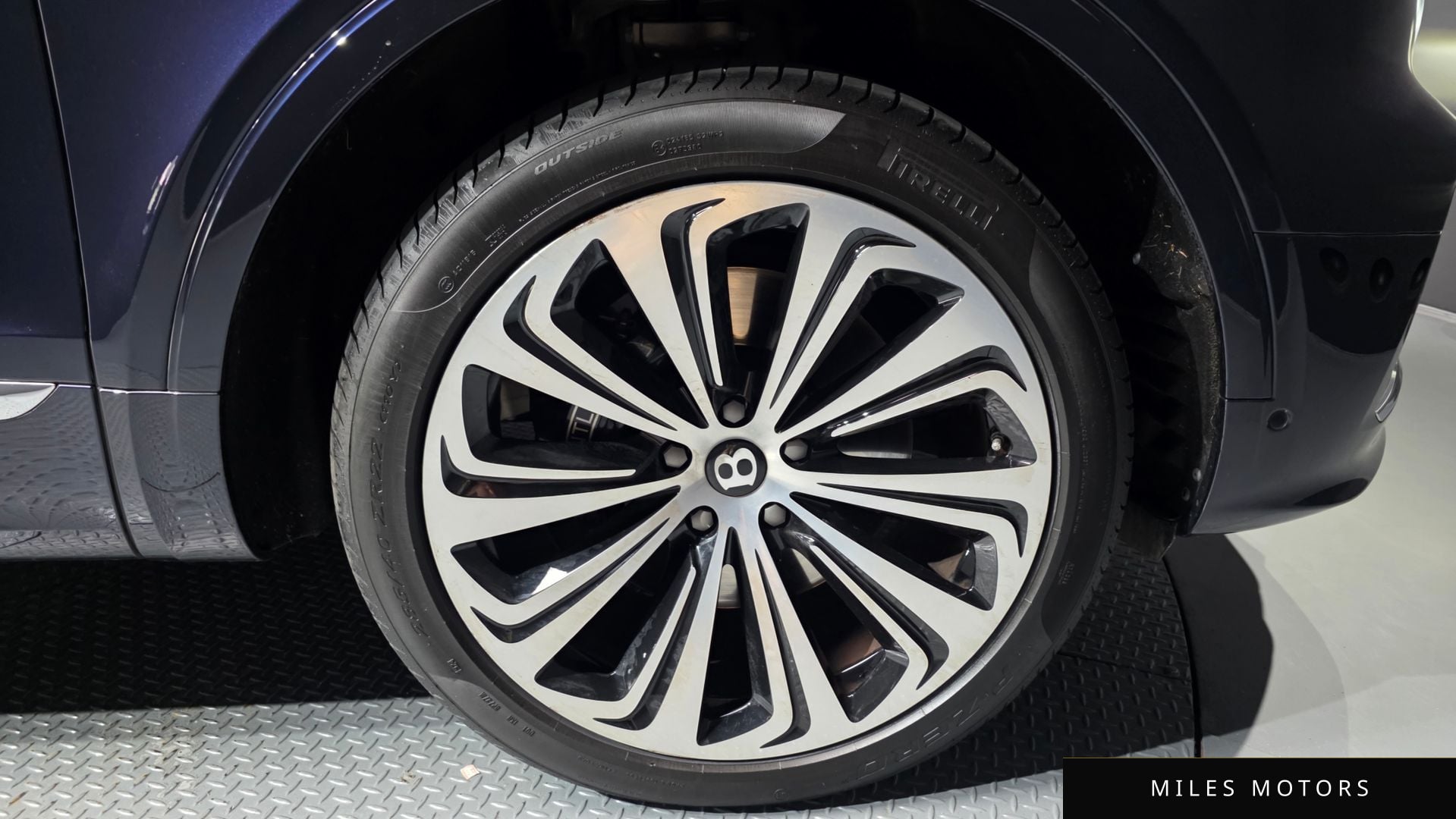 Bentley Bentayga 2022 — миниатюра 5