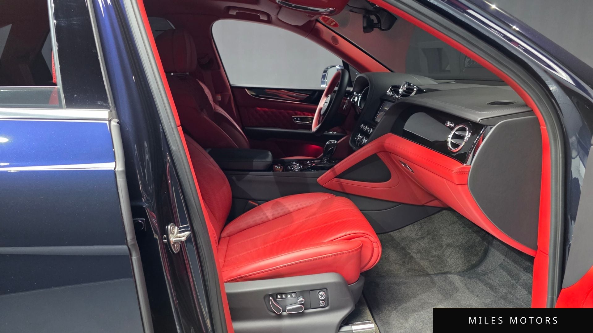 Bentley Bentayga 2022 — миниатюра 11