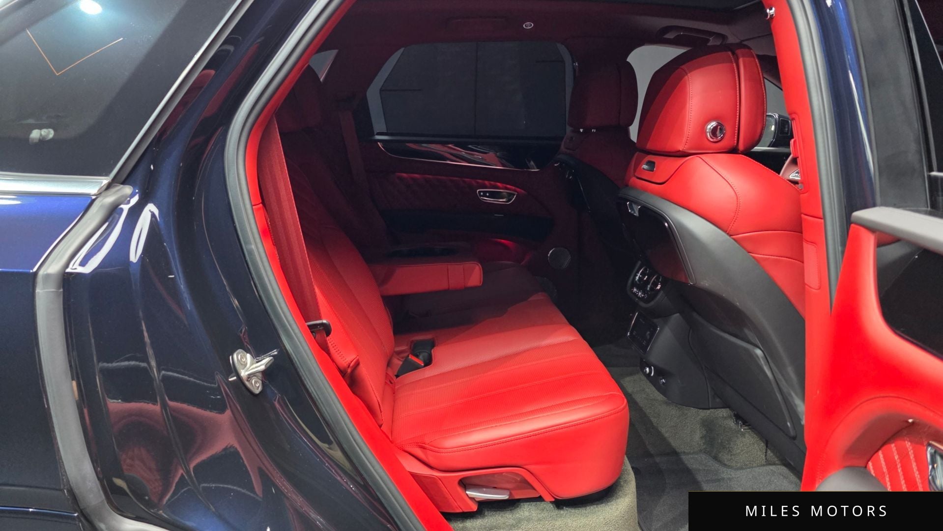Bentley Bentayga 2022 — миниатюра 12