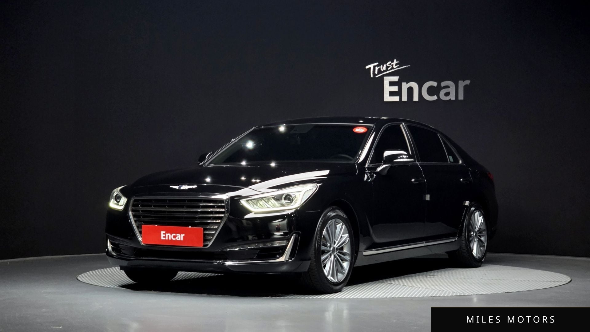 Genesis EQ900 2017 — фото 1 из 12
