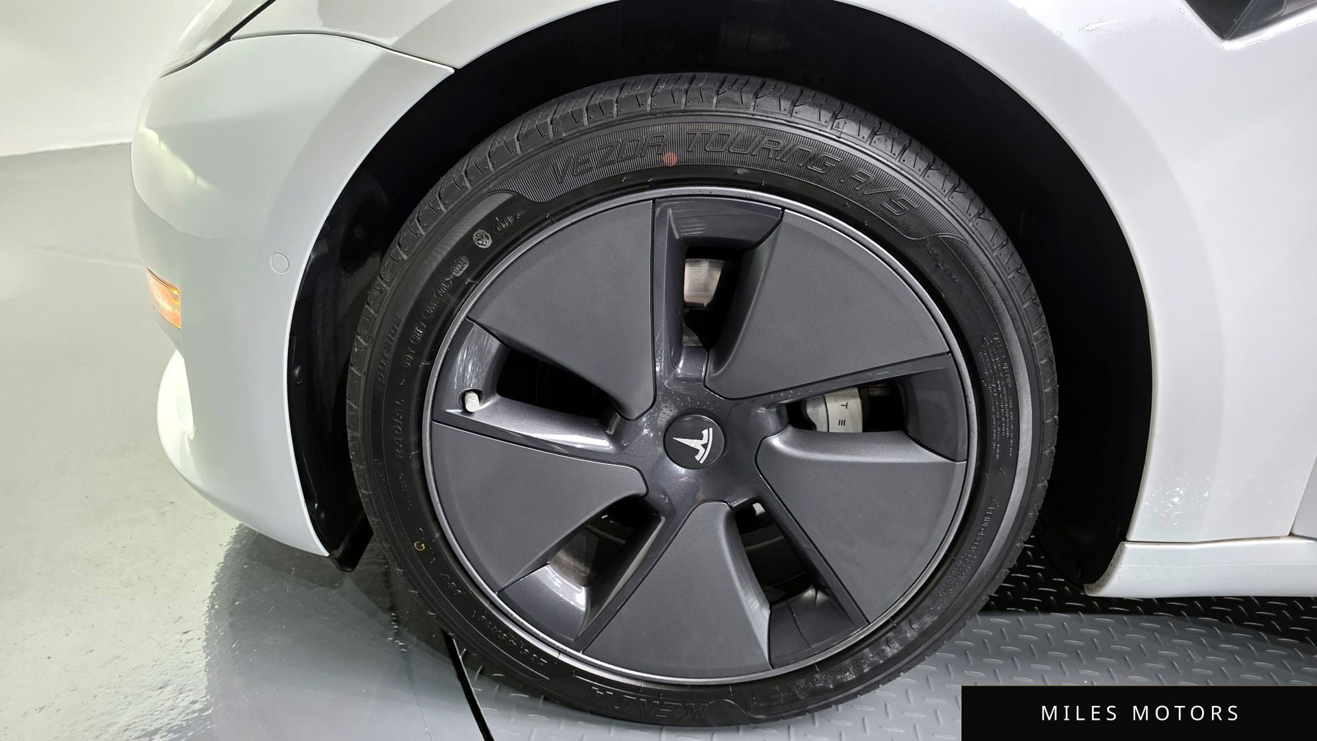 Tesla Model 3 2022 — миниатюра 5