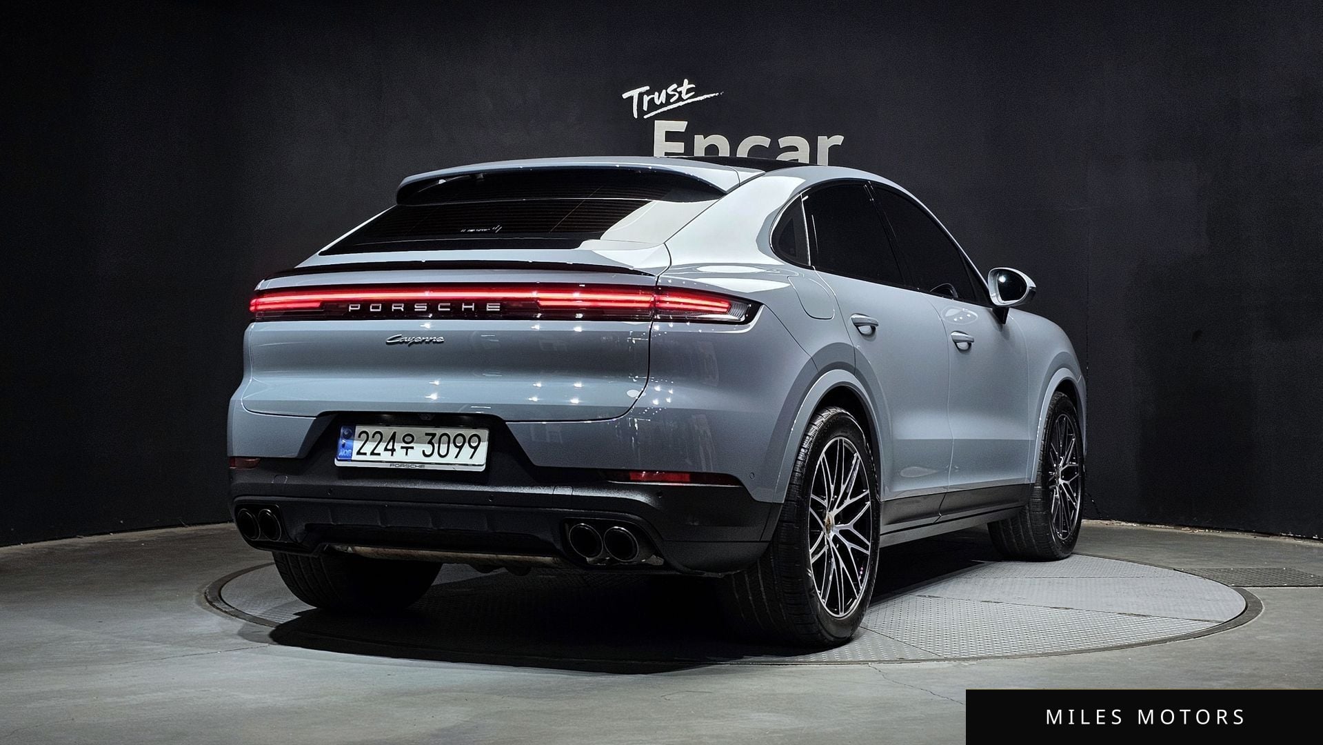 Porsche Cayenne 2024 — миниатюра 2