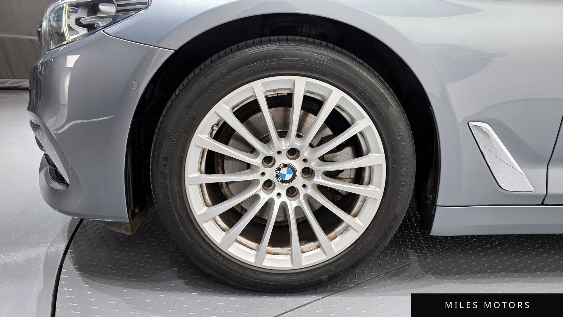BMW 5 Series (G30) 2019 — миниатюра 4