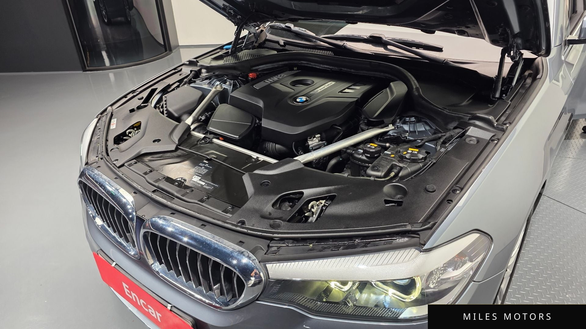BMW 5 Series (G30) 2019 — миниатюра 5