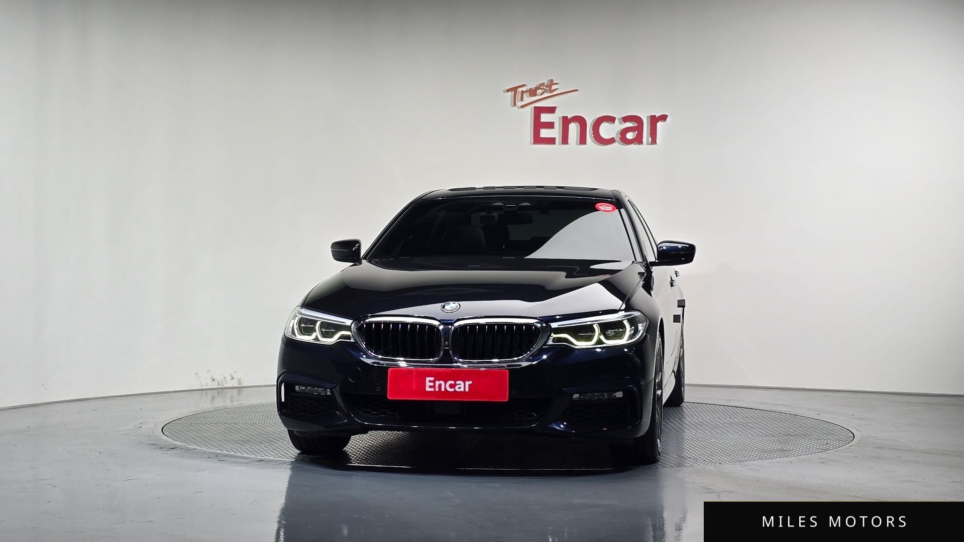 BMW 5 Series (G30) 2018 — миниатюра 3