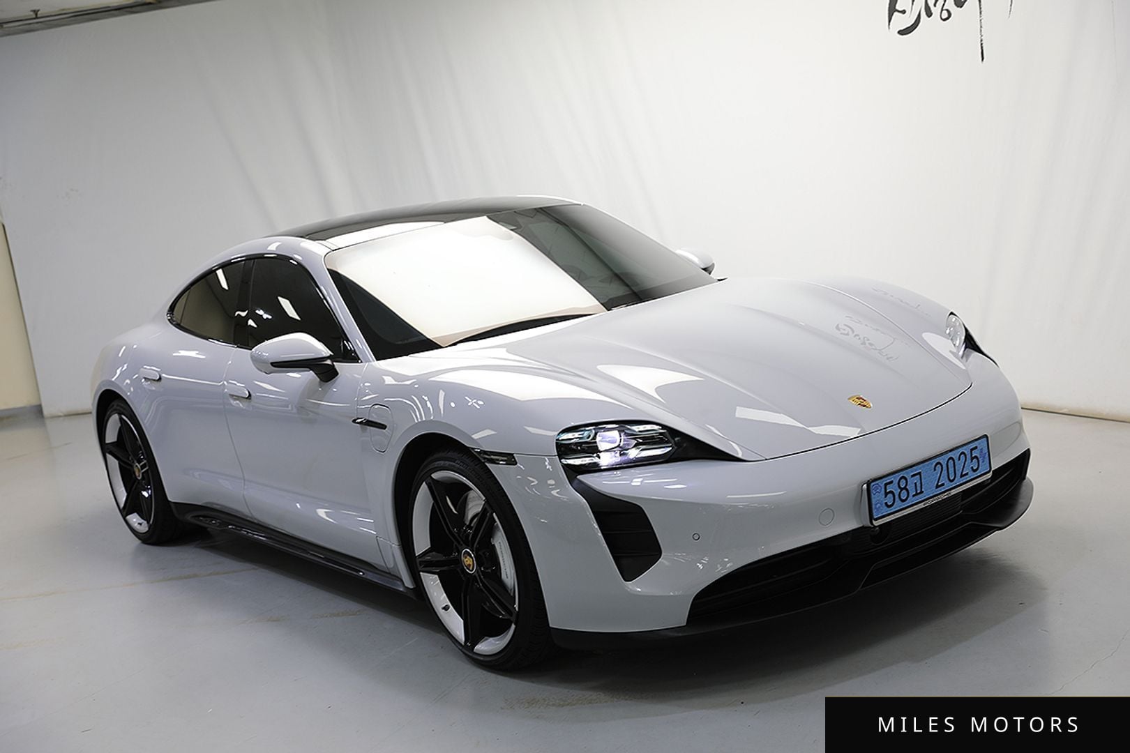 Porsche Taycan 2024 — фото 1 из 12