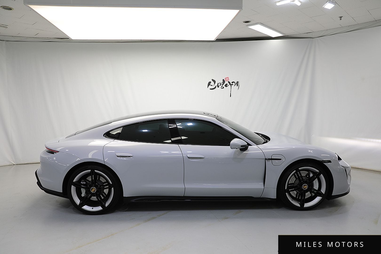Porsche Taycan 2024 — миниатюра 3