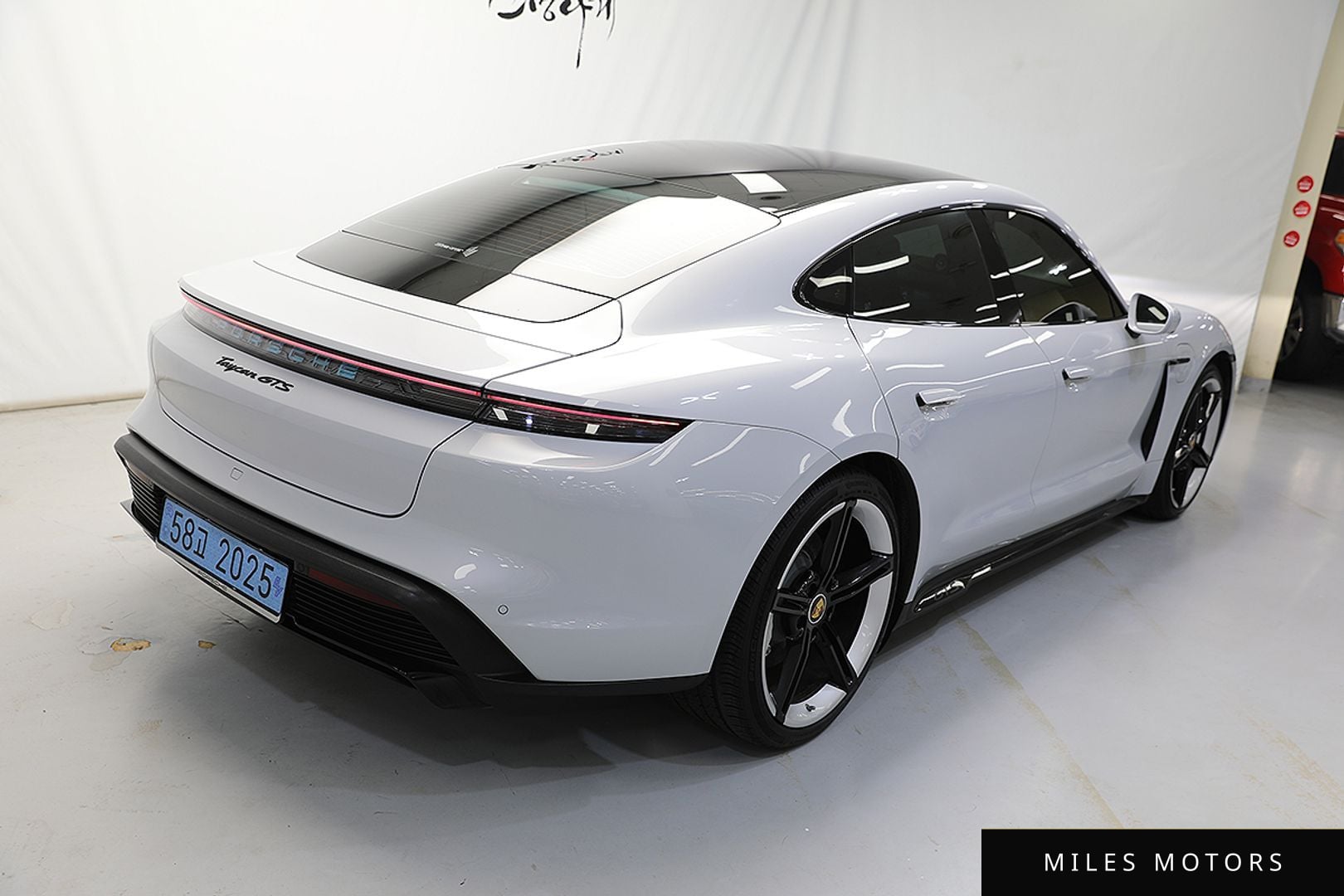 Porsche Taycan 2024 — миниатюра 4