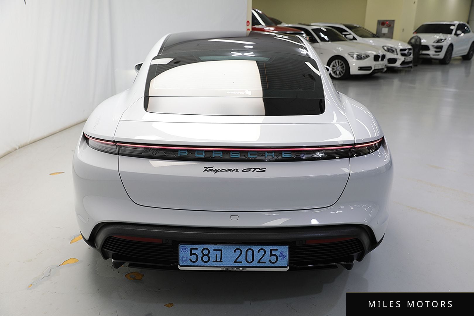 Porsche Taycan 2024 — миниатюра 5