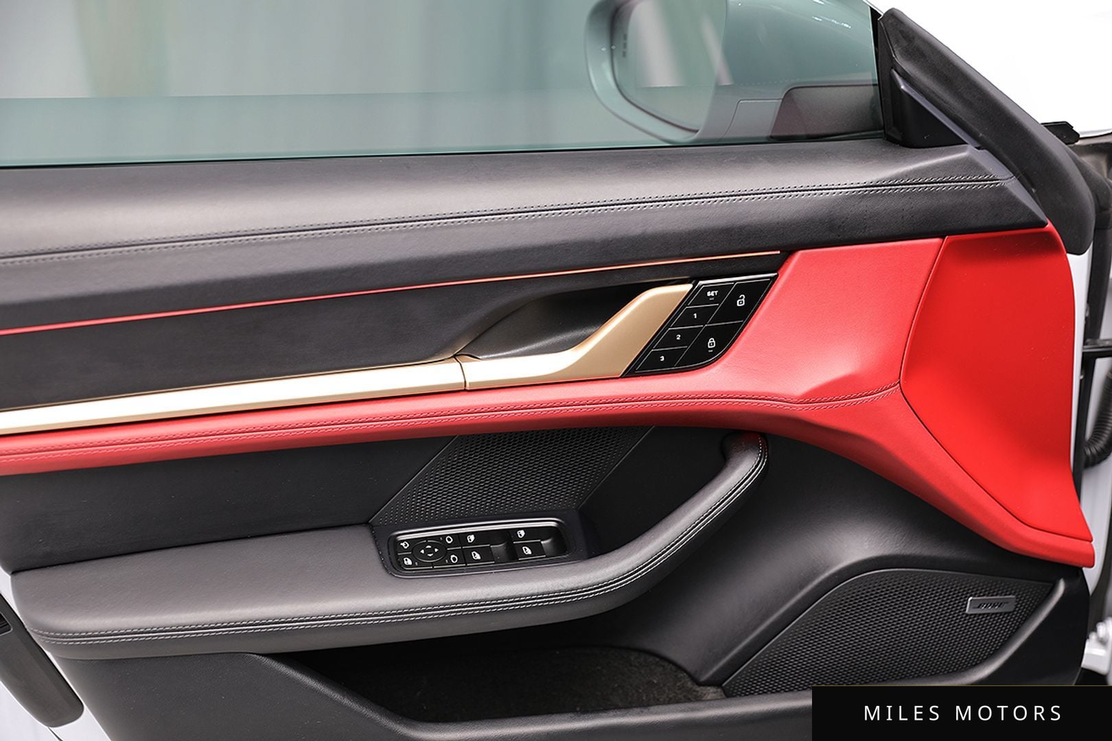 Porsche Taycan 2024 — миниатюра 8