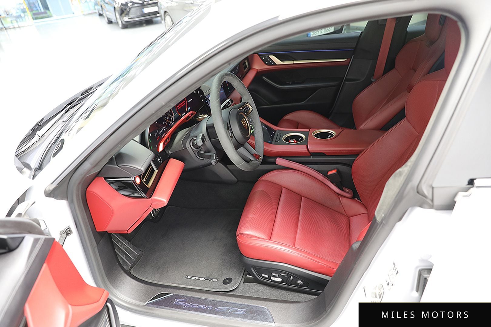 Porsche Taycan 2024 — миниатюра 9