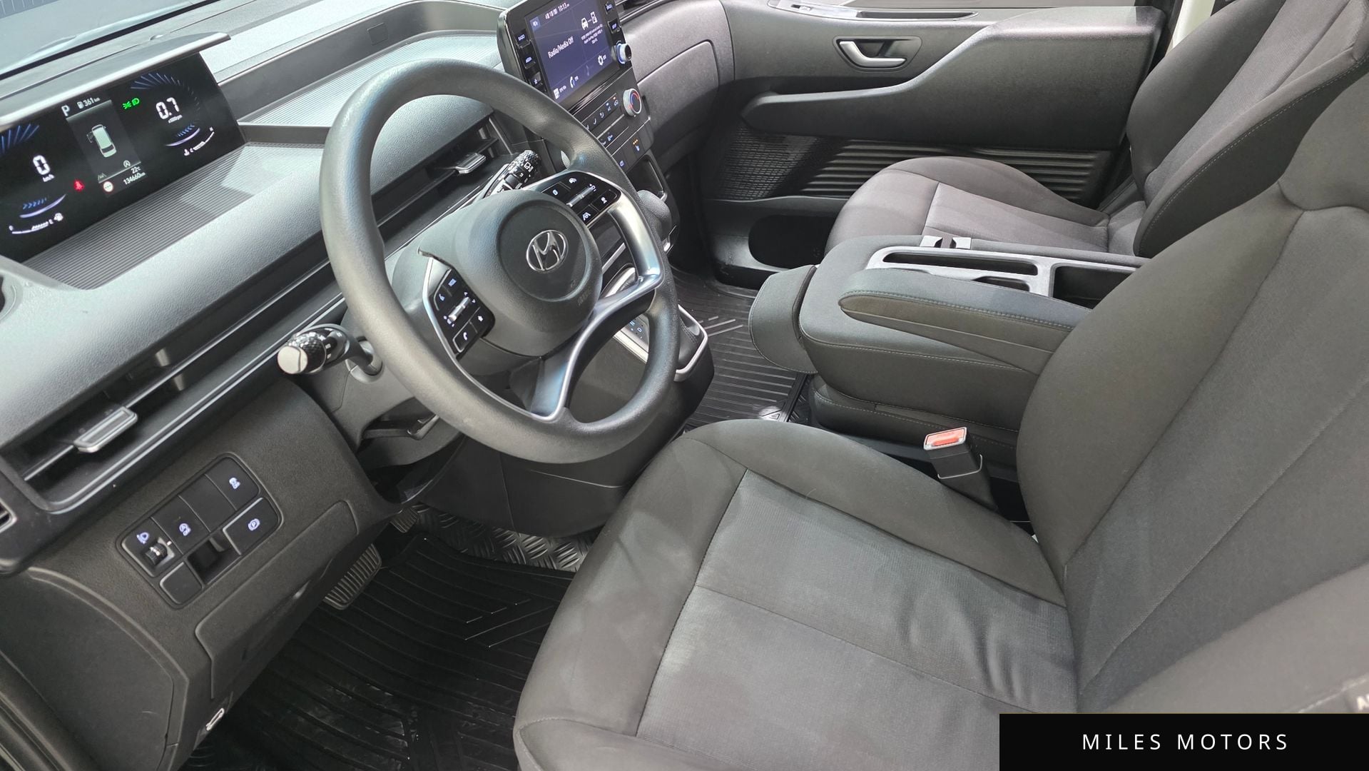 Hyundai Staria 2022 — миниатюра 10