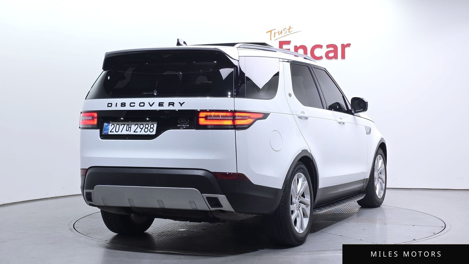 Land Rover Discovery 2018 — миниатюра 2