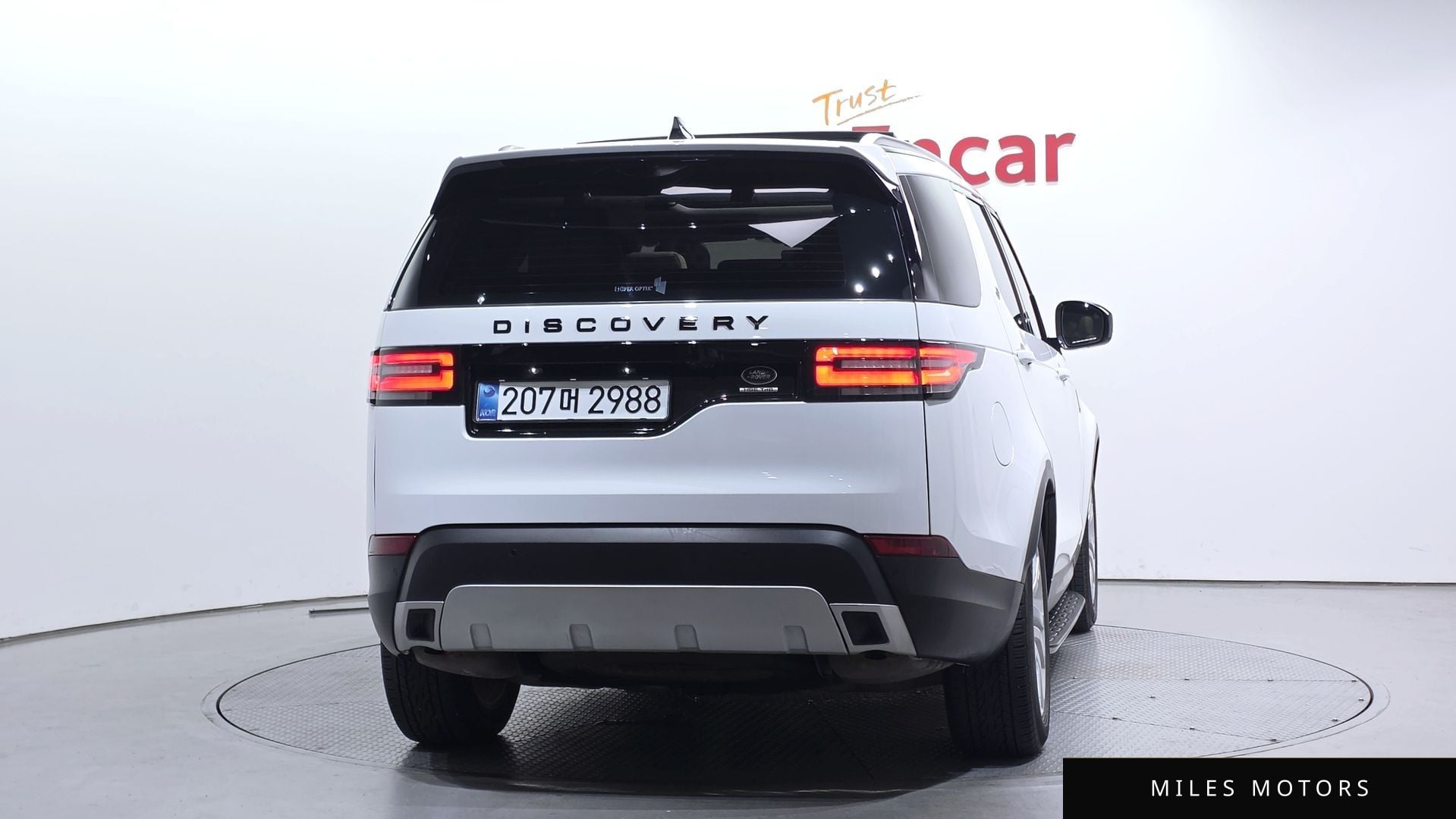 Land Rover Discovery 2018 — миниатюра 4