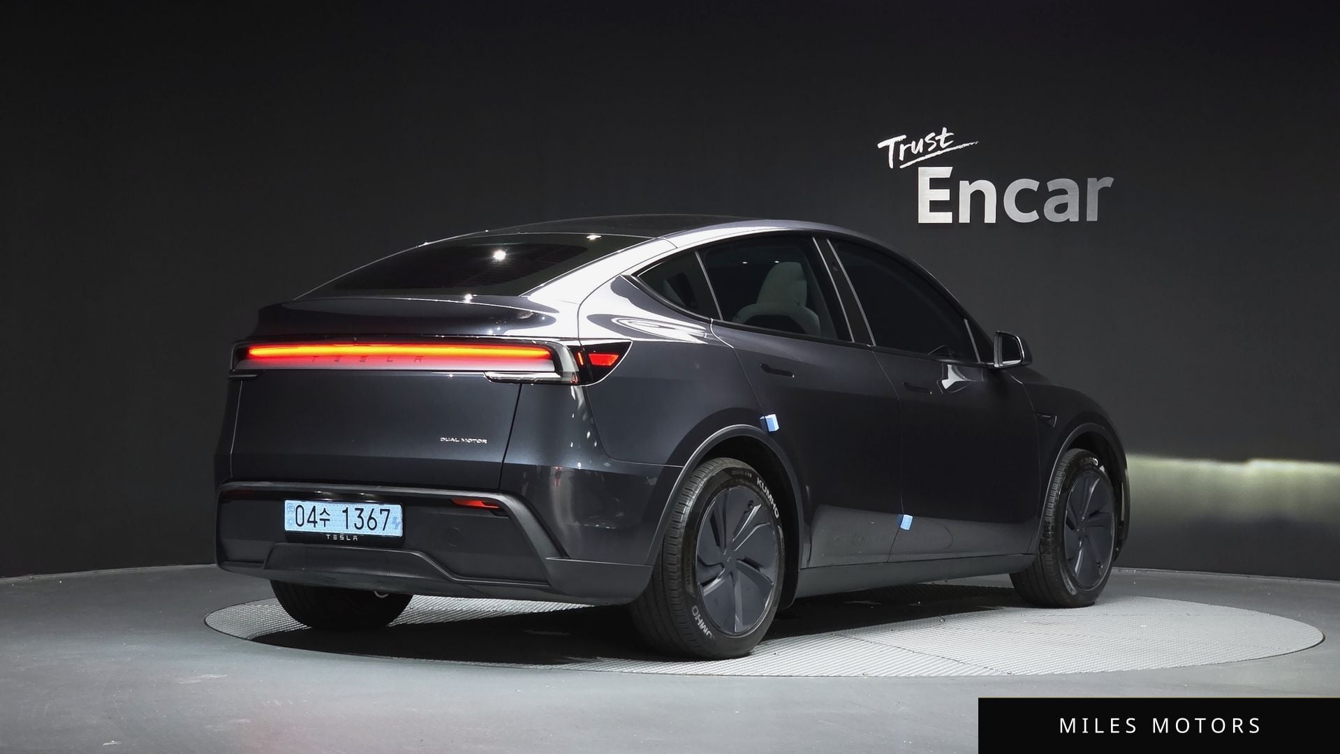 Tesla Model Y 2025 — миниатюра 2