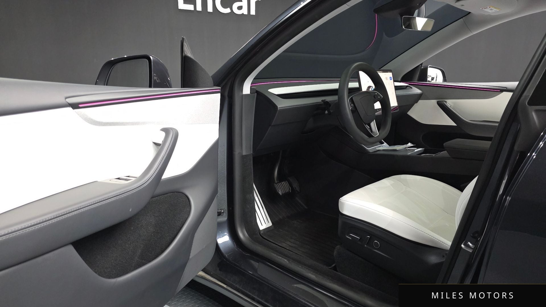 Tesla Model Y 2025 — миниатюра 10