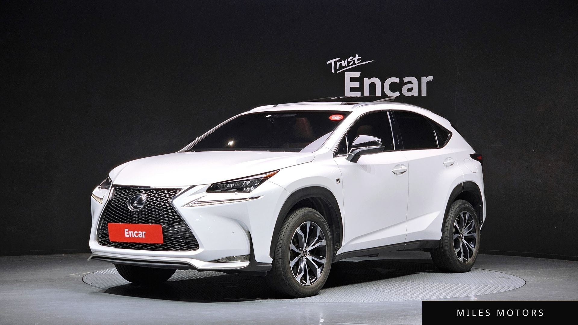 Лексус NX200t 2015 — фото 1 из 12