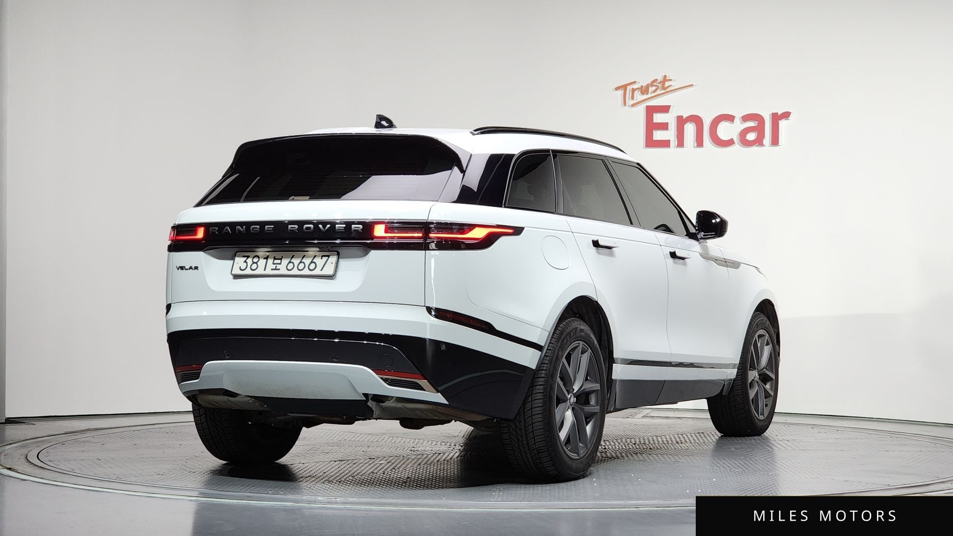 Land Rover Range Rover Velar 2025 — миниатюра 2