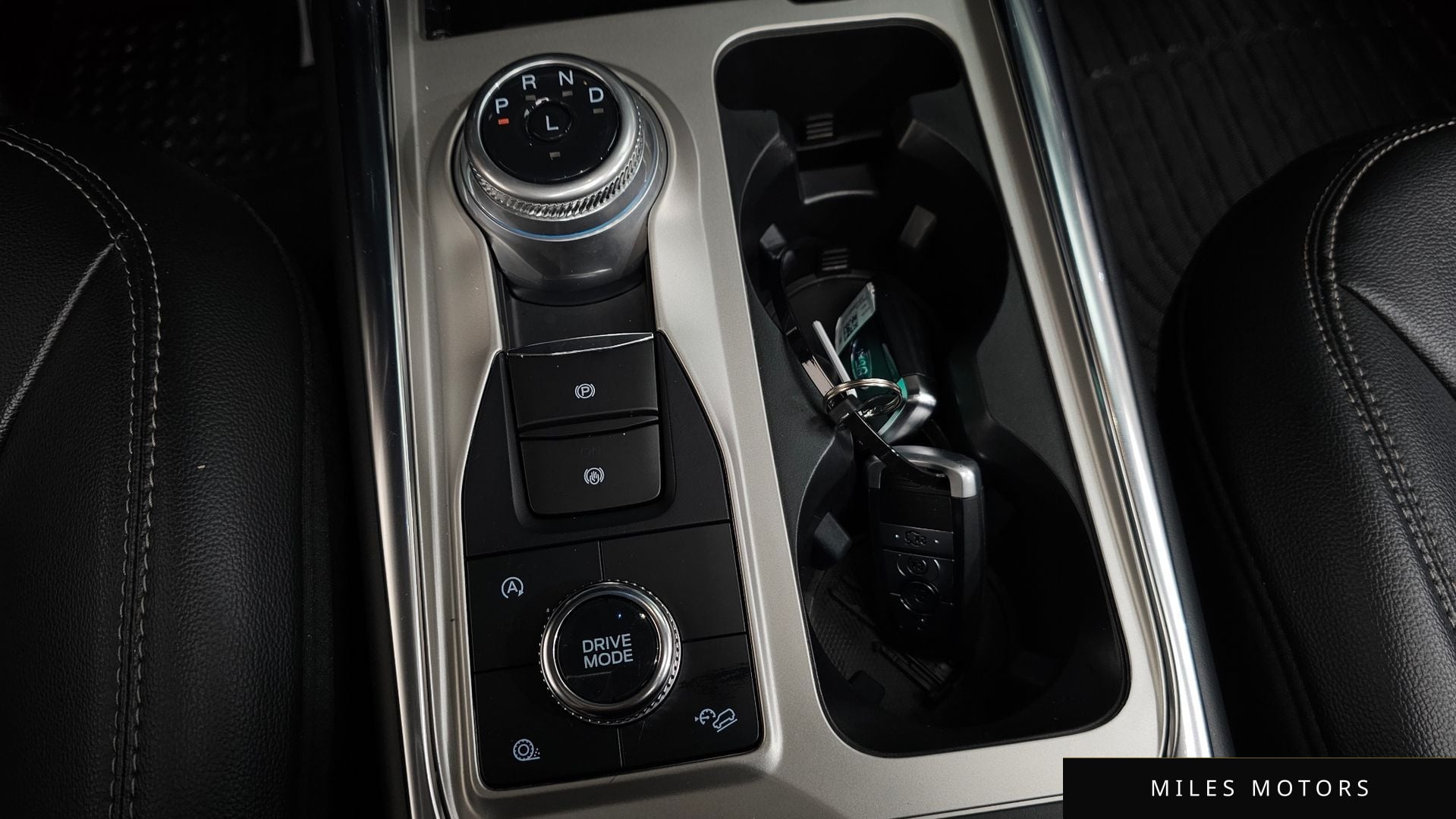 Ford Explorer 2022 — миниатюра 9