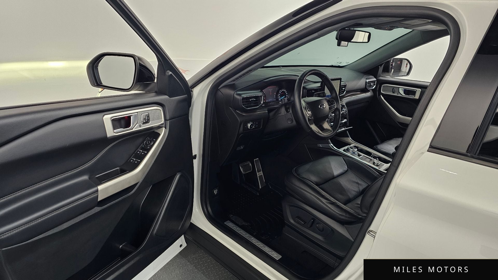 Ford Explorer 2022 — миниатюра 10