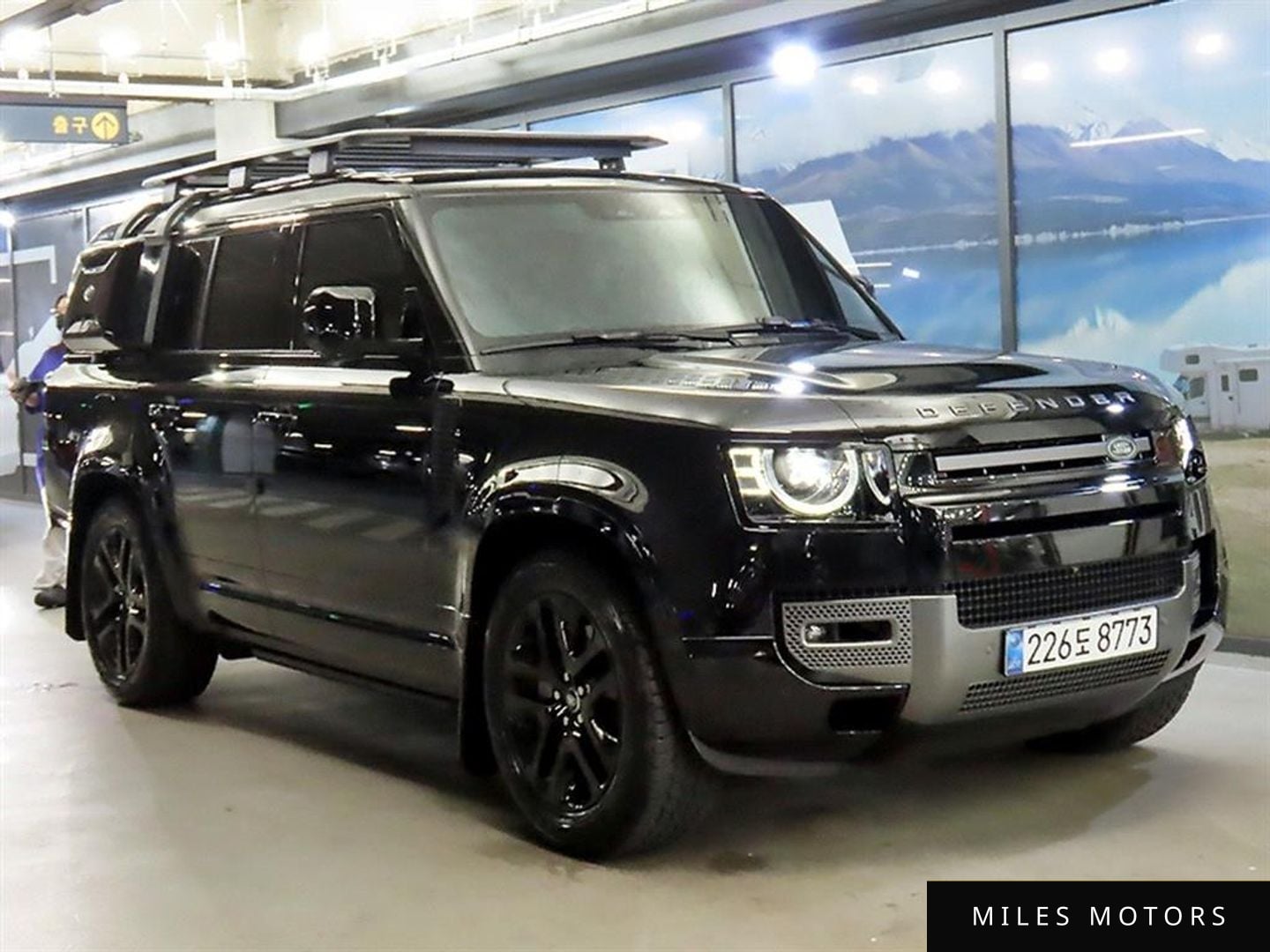 Land Rover Defender 2025