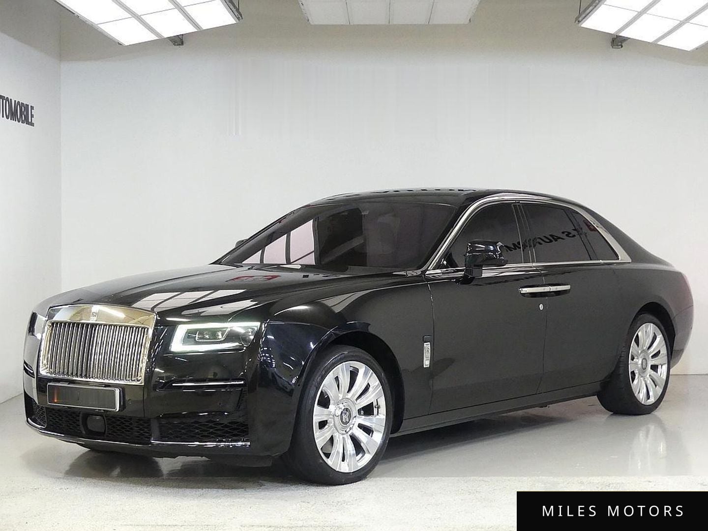Rolls-Royce Ghost 2021 — фото 1 из 12