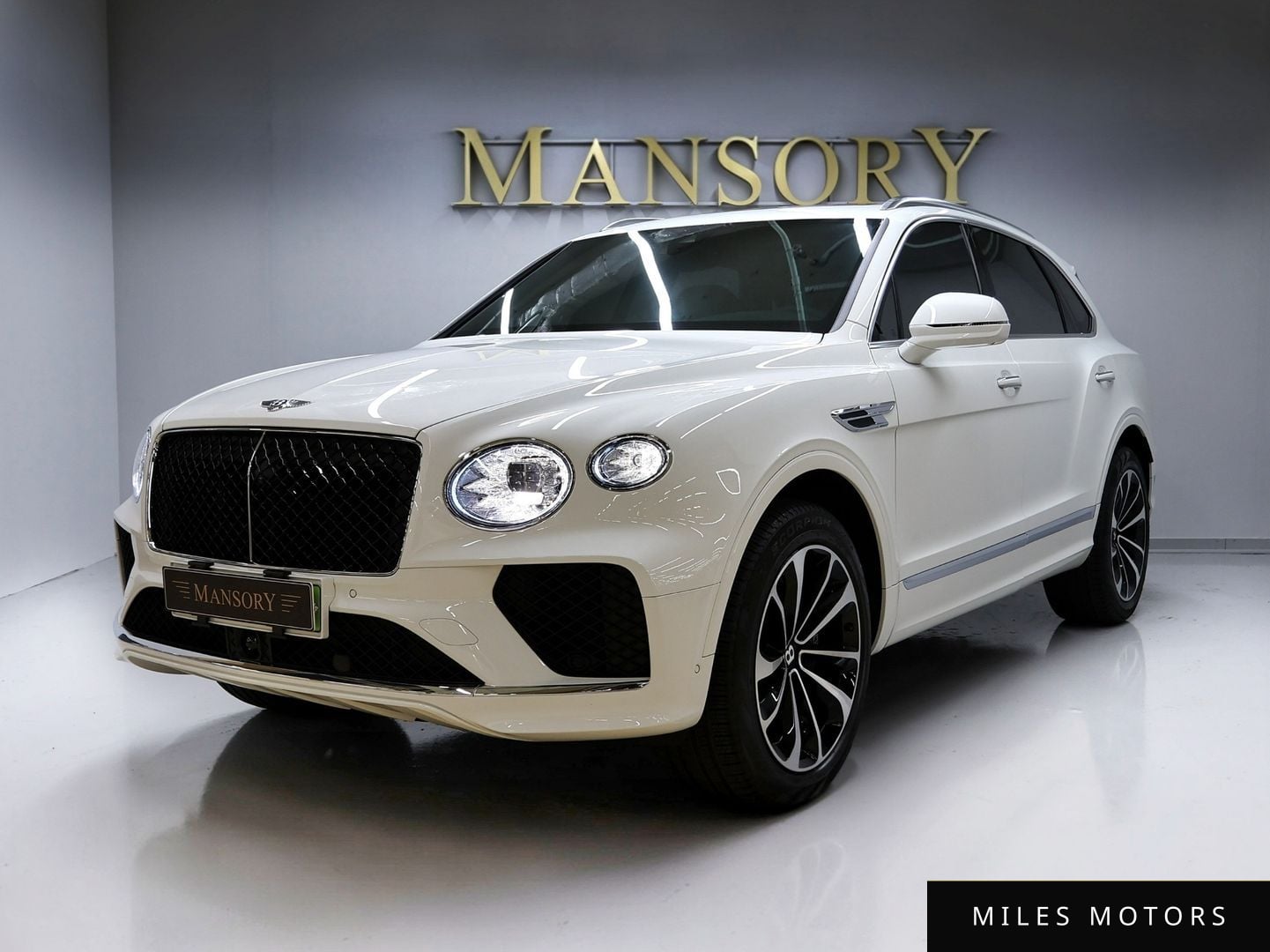 Bentley Bentayga 2024 — фото 1 из 12
