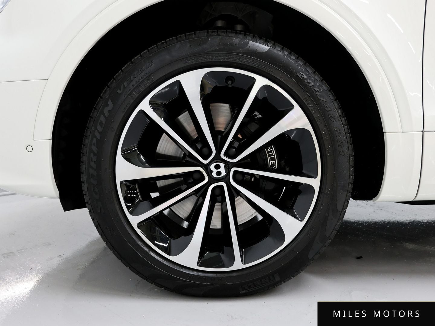 Bentley Bentayga 2024 — миниатюра 5