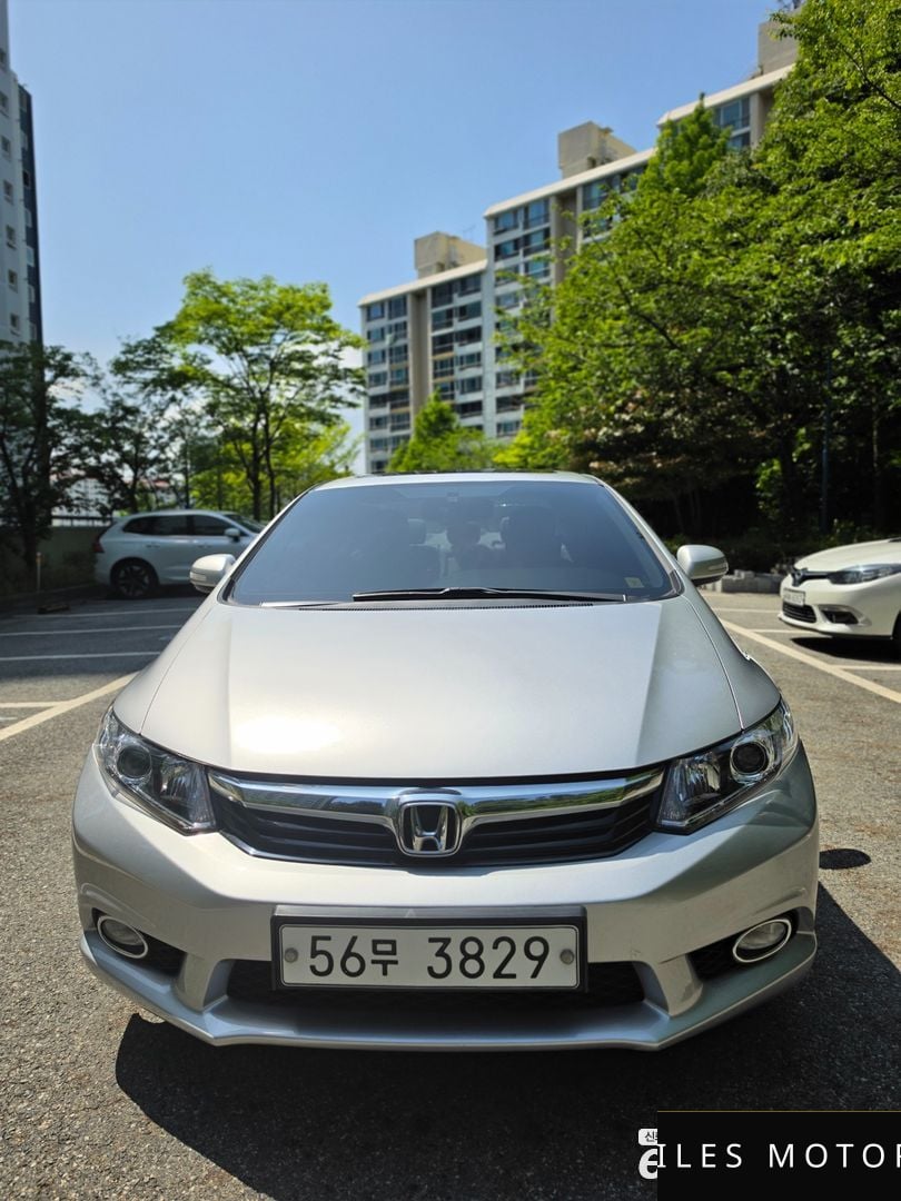 Honda Civic 2012 — фото 1 из 12