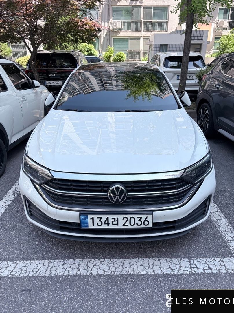 Volkswagen Jetta 2023 — фото 1 из 12