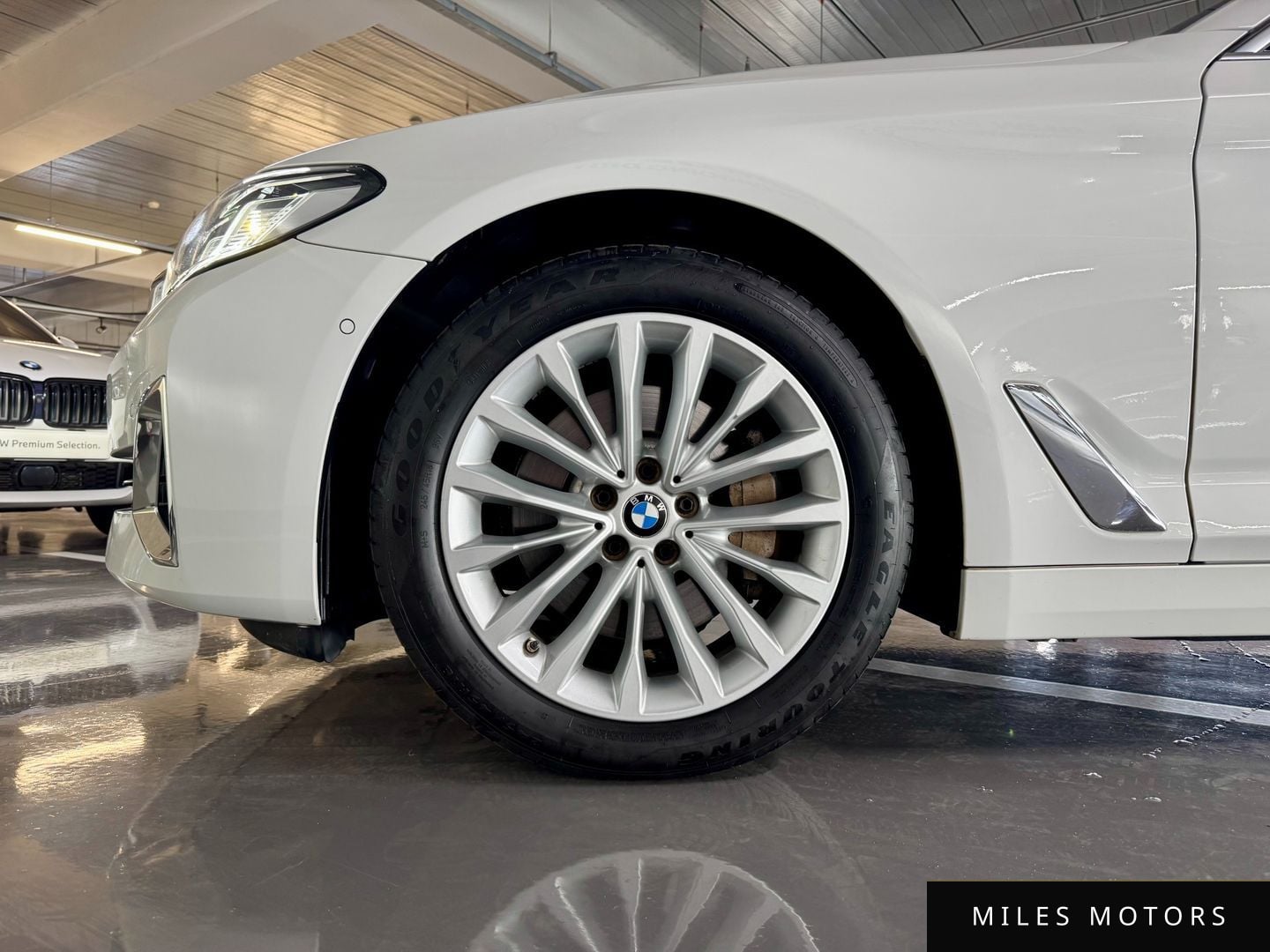 BMW 5 Series (G30) 2021 — миниатюра 5