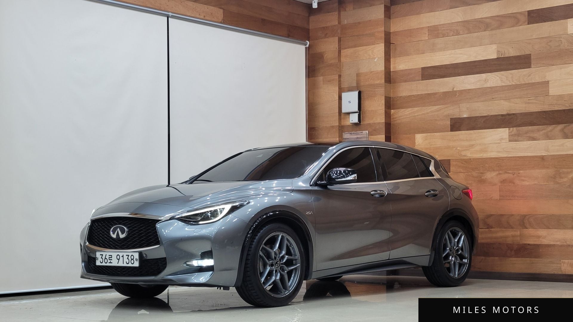Infiniti Q30 2017 — фото 1 из 12