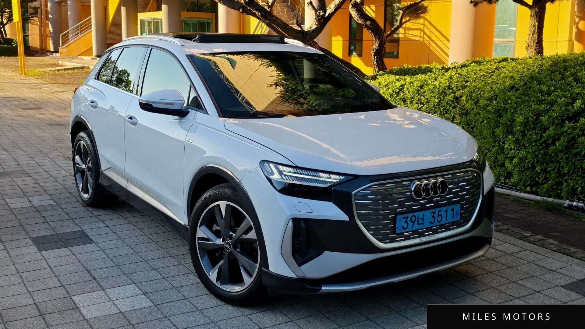 Audi Q4 e-tron 2022 — фото 1 из 12