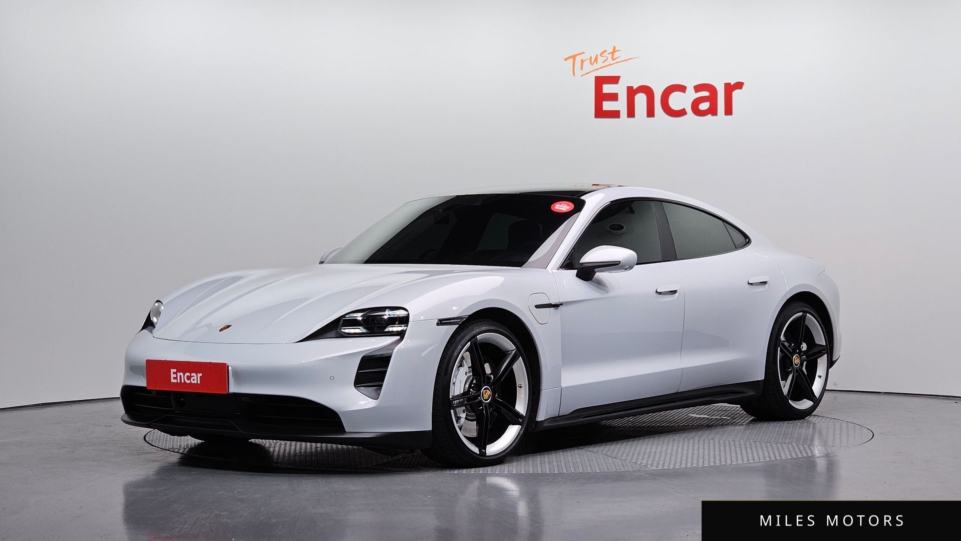 Porsche Taycan 2024 — фото 1 из 12