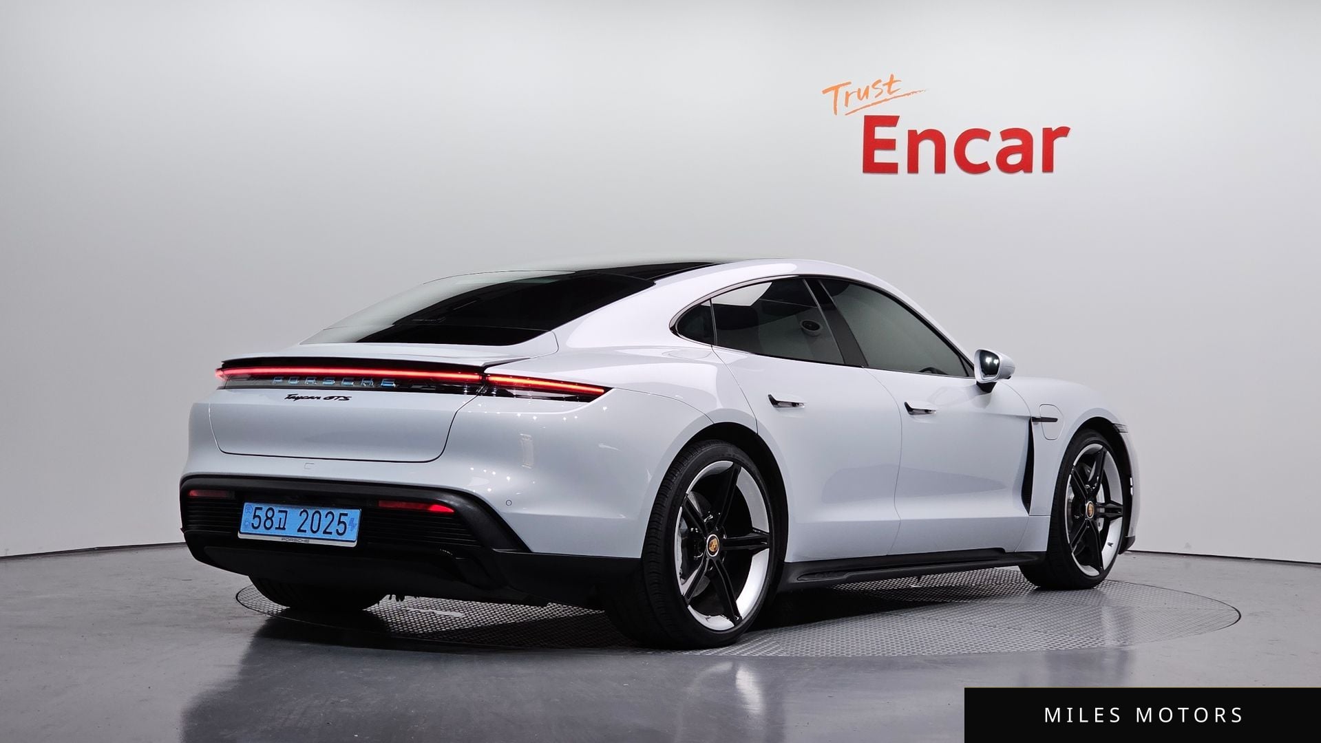 Porsche Taycan 2024 — миниатюра 2
