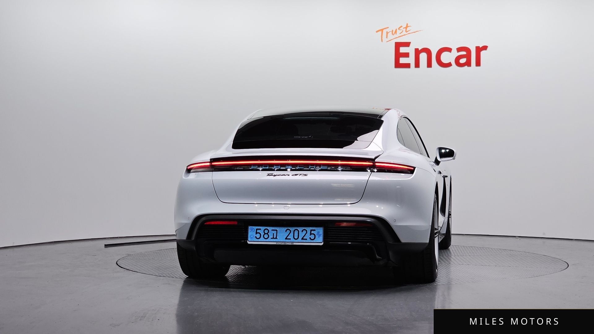 Porsche Taycan 2024 — миниатюра 4