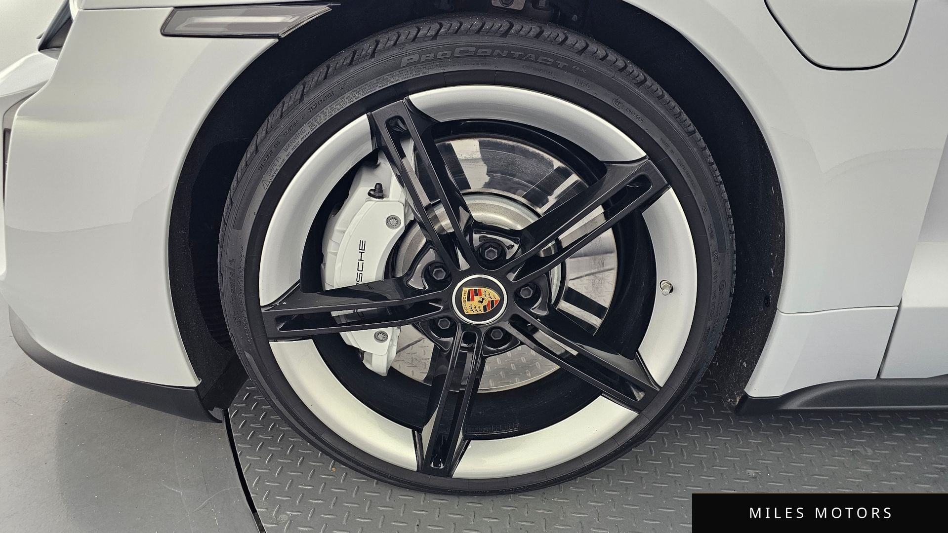 Porsche Taycan 2024 — миниатюра 5