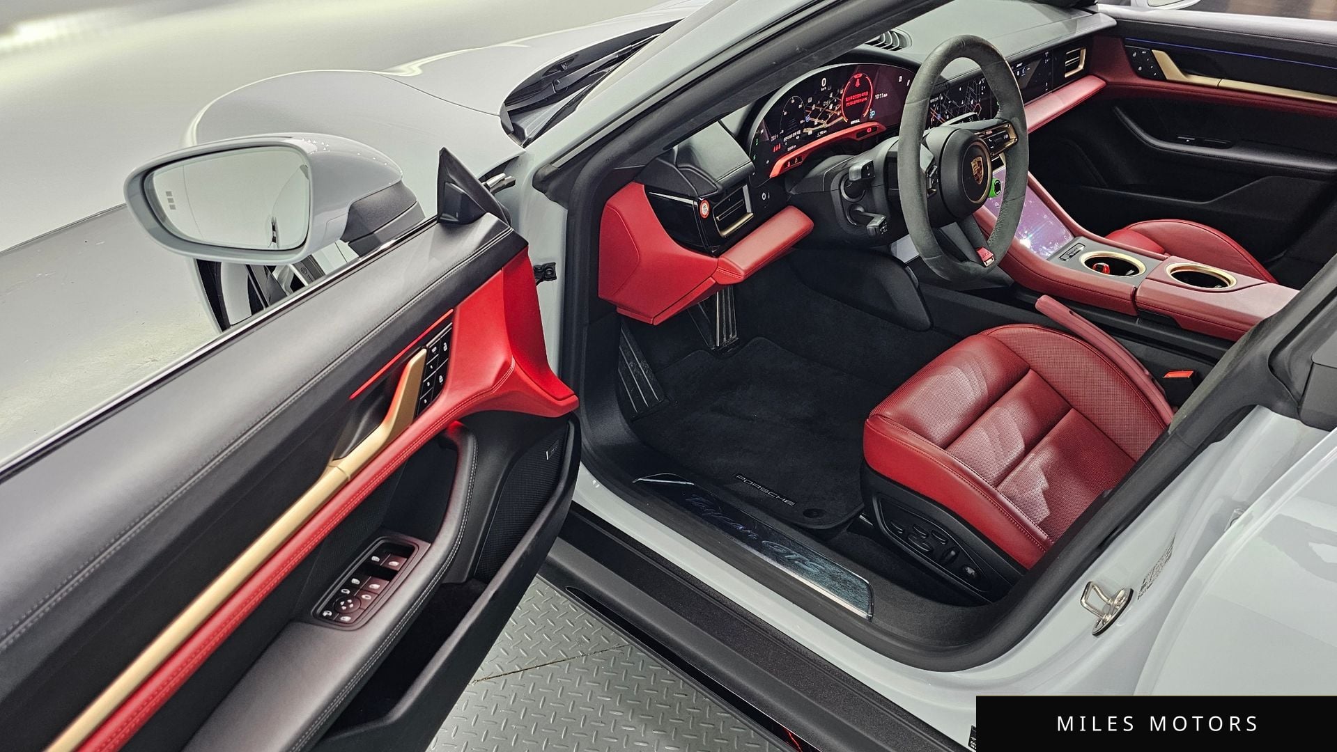 Porsche Taycan 2024 — миниатюра 10