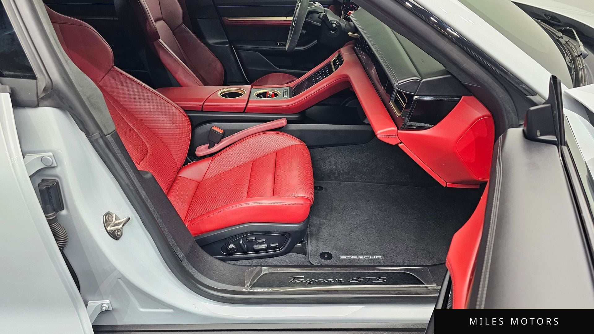 Porsche Taycan 2024 — миниатюра 11