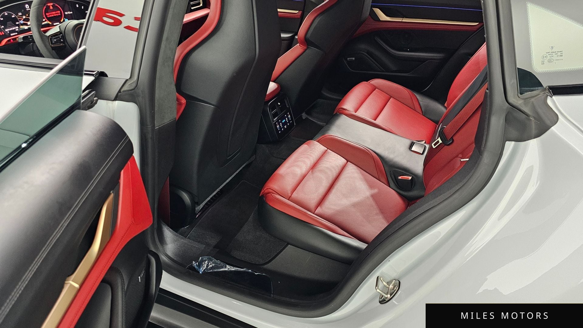 Porsche Taycan 2024 — миниатюра 12
