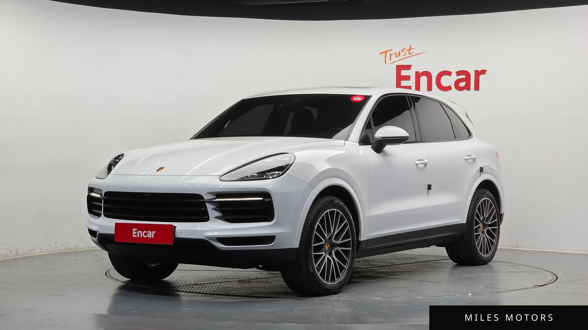 Porsche Cayenne 2020 — фото 1 из 12