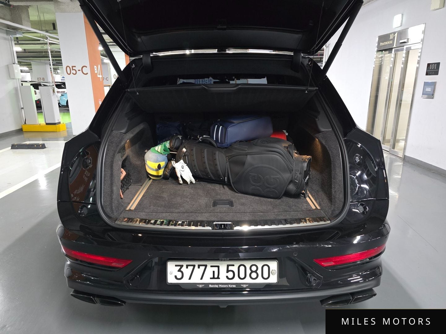 Bentley Bentayga 2025 — миниатюра 6